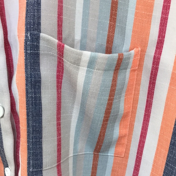 Short Sleeve Blouse with cuffed Sleeves - Picture 5 of 6